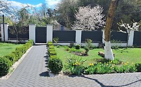 Flat In Cottage Close To The Centre Parking, Wifi, Bbq